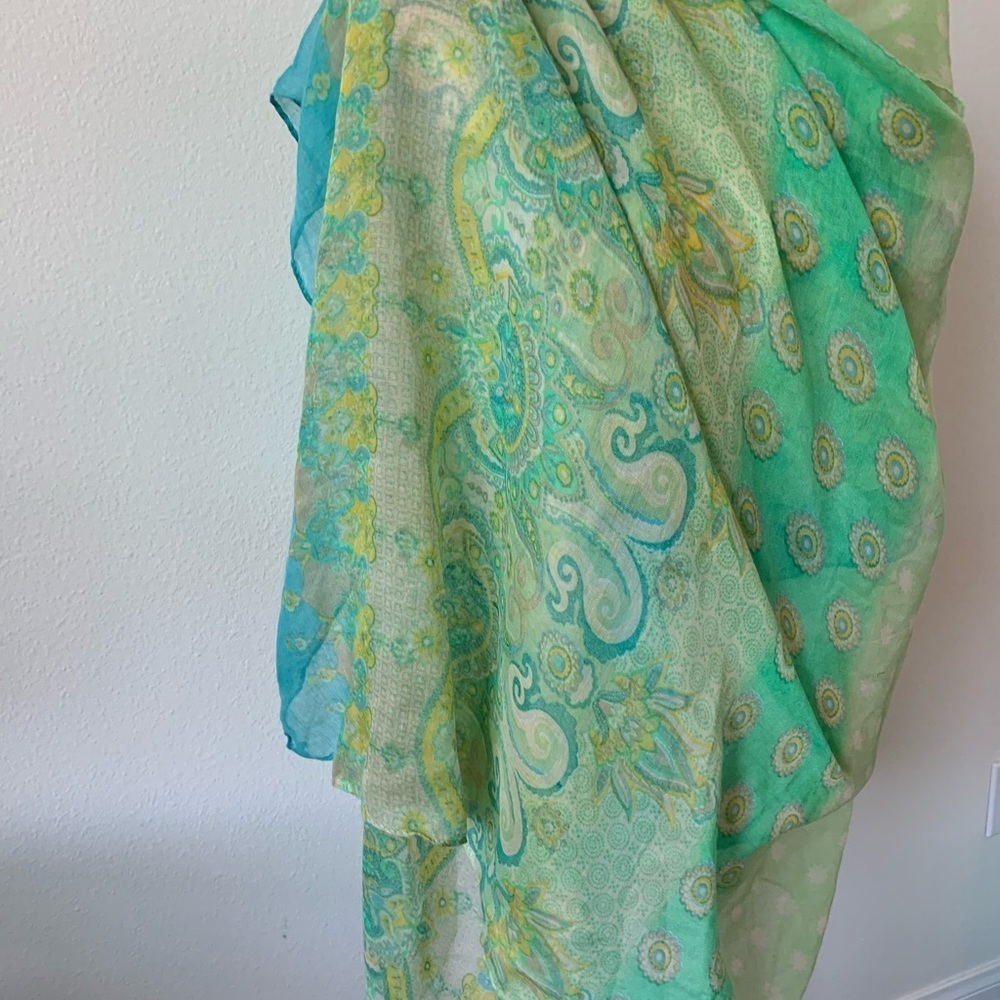 Scarf - Picture 2 of 9